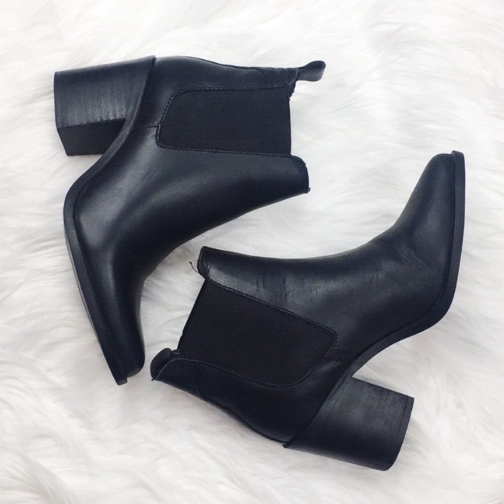 Steve Madden Pistol Chelsea Leather Booties